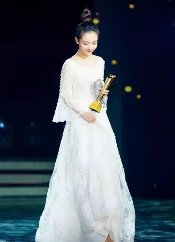 她是武大最美?；?跑龍套多年,終憑反面角色走紅