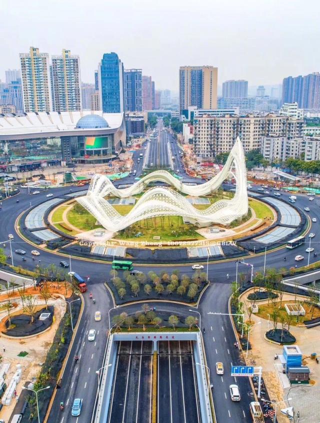 武漢市光谷廣場超大地下綜合體建成:面積廣大,并且有11層樓高