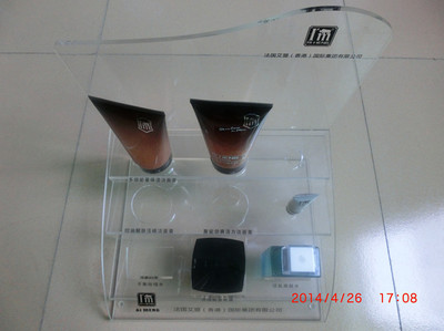 有機(jī)玻璃化妝品展示架 出口法國品質(zhì)，提升品牌形象與產(chǎn)品陳列